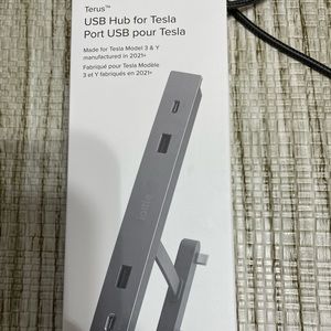 Iottie USB hub for Tesla